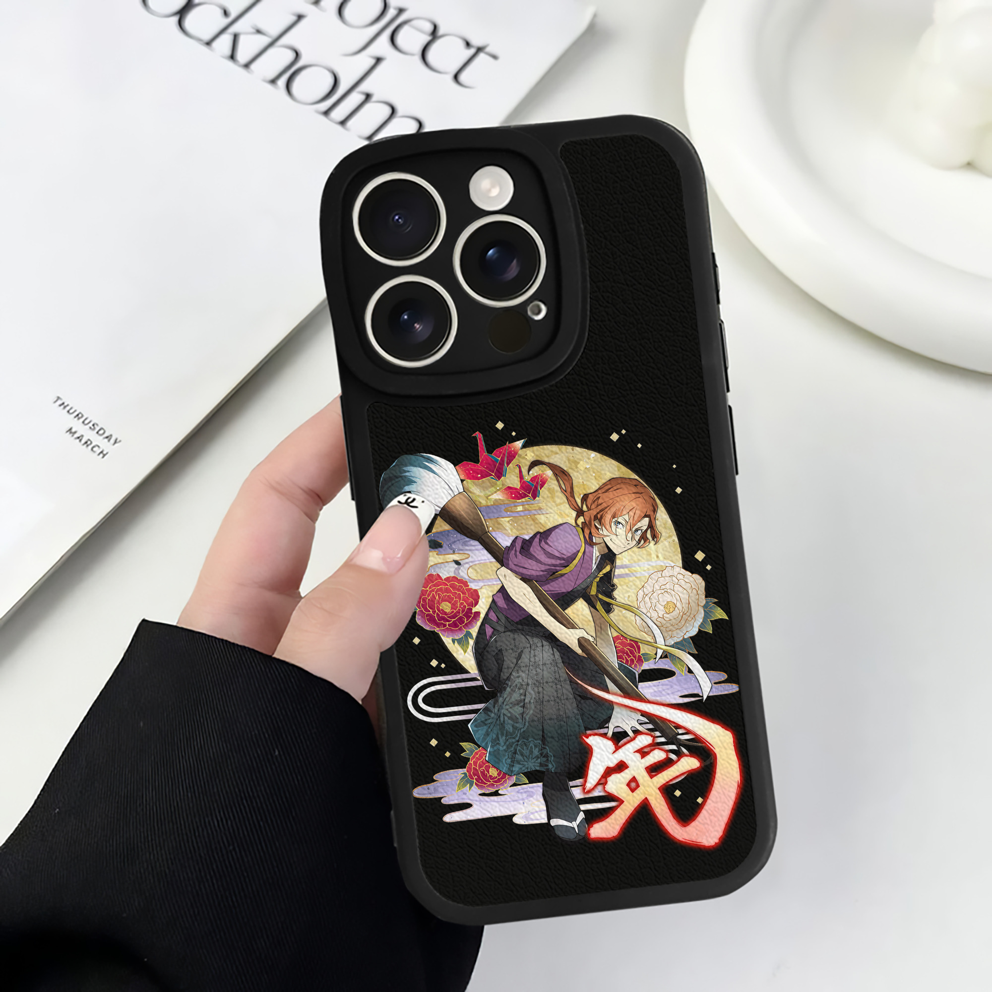 （画像用） 文豪ストレイドッグス Bungo Stray Dogs 【iPhone 16シリーズ対応】シリコンスマホケース（レザー調） 材質：シリコン